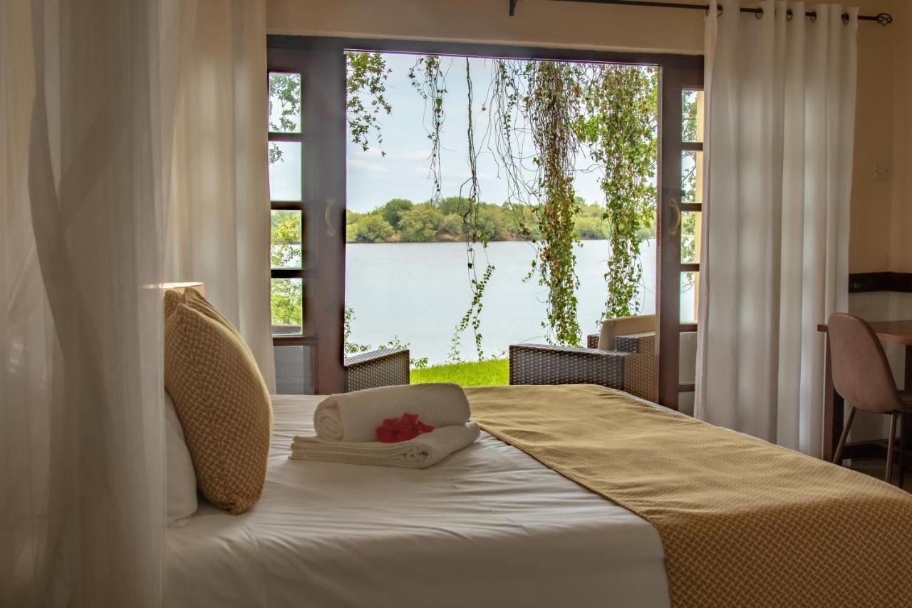 The Victoria Falls Waterfront Livingstone Extérieur photo