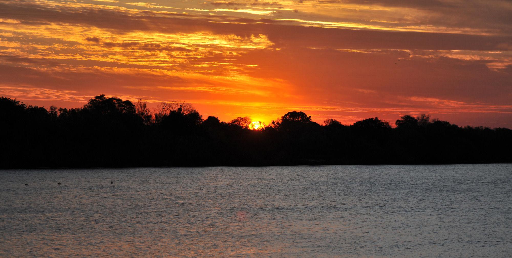 The Victoria Falls Waterfront Livingstone Extérieur photo