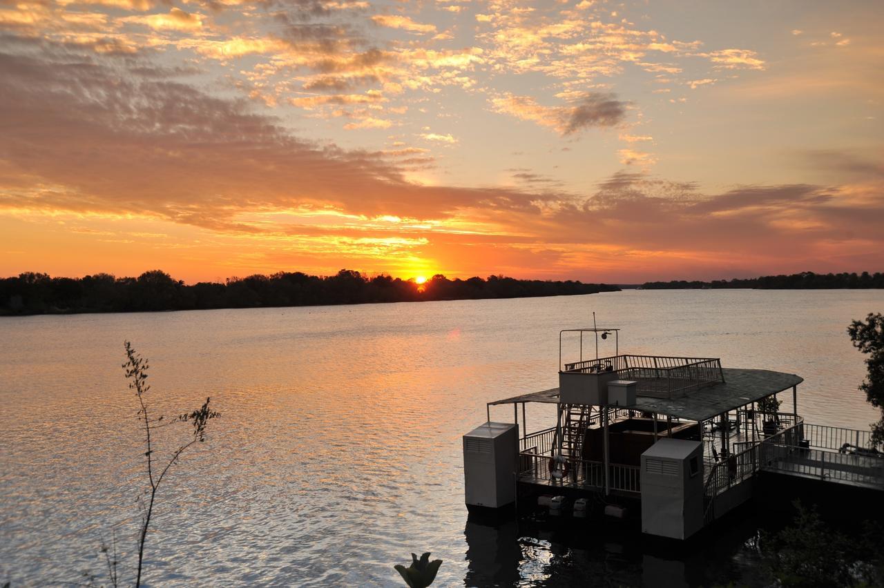 The Victoria Falls Waterfront Livingstone Extérieur photo
